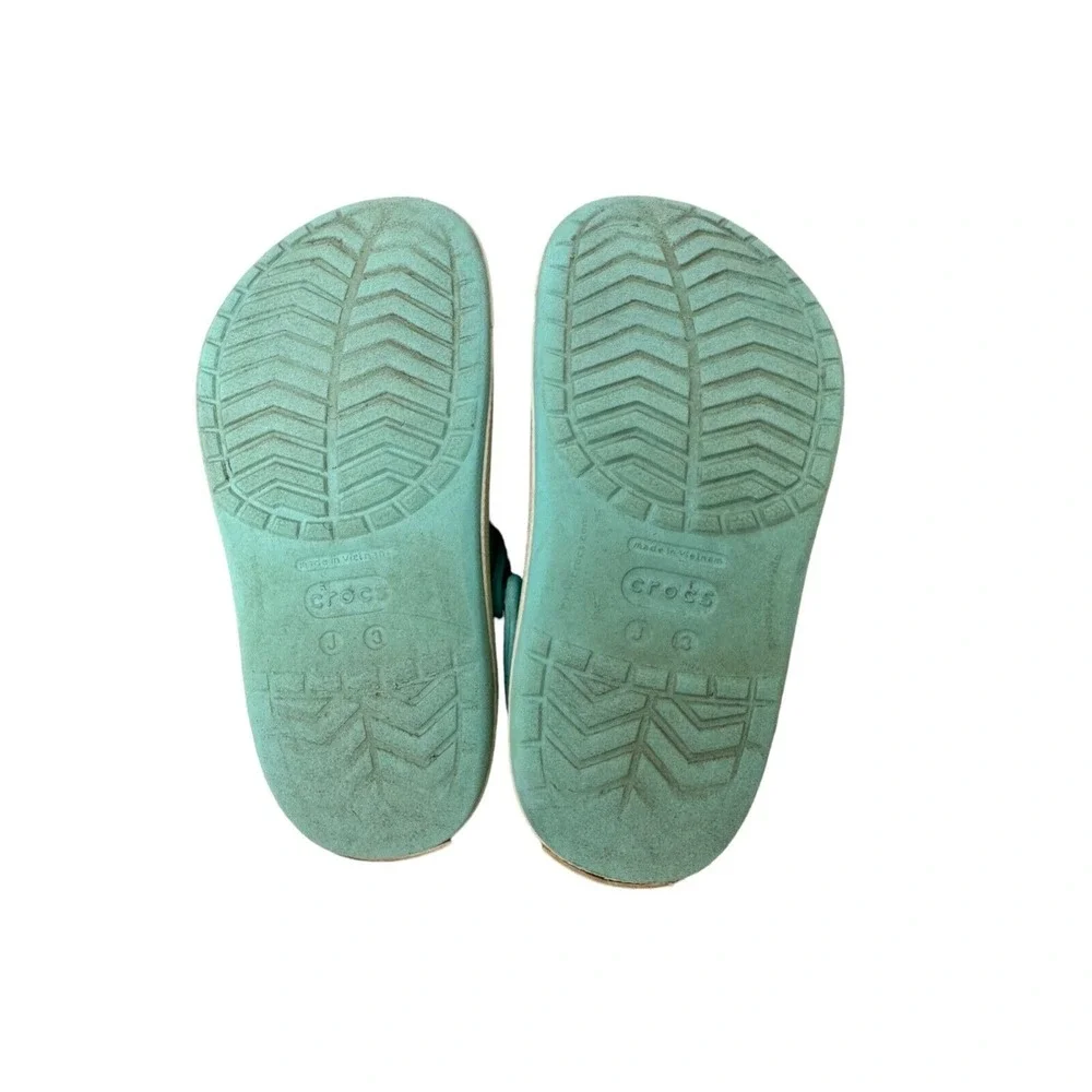 Crocs‎ Light Blue Size 3 w/ Charms
